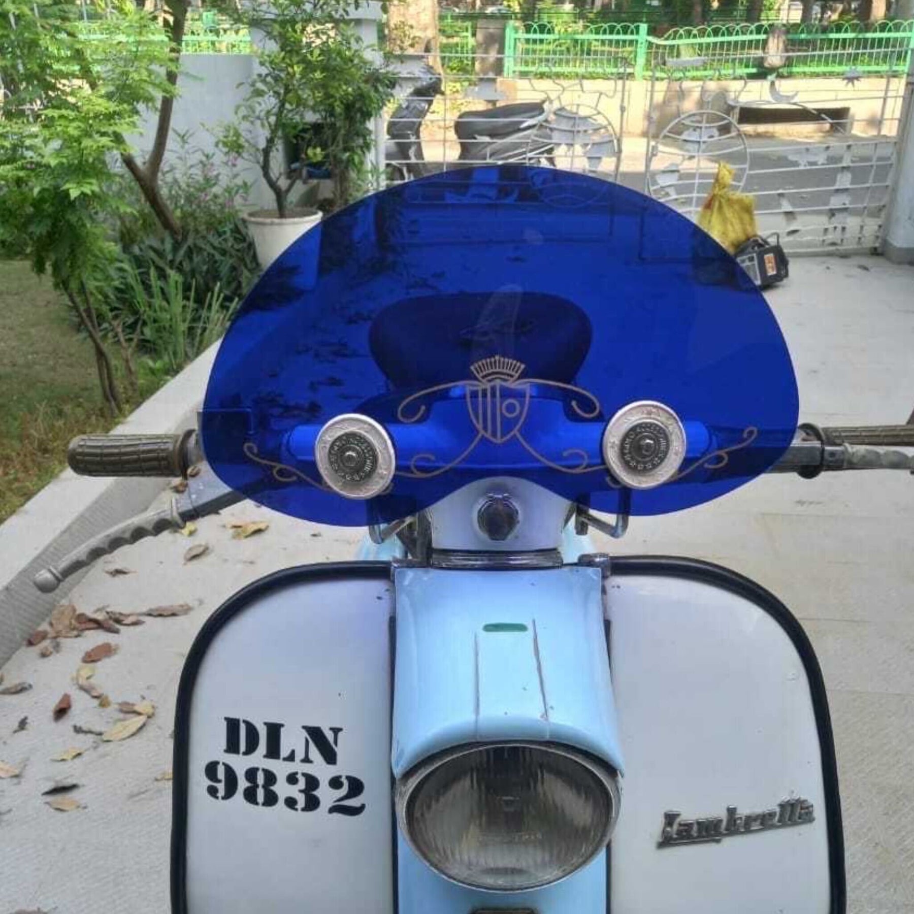 Lambretta Series 2 Li TV Ulma Flyscreen And Fixing Kit - Blue