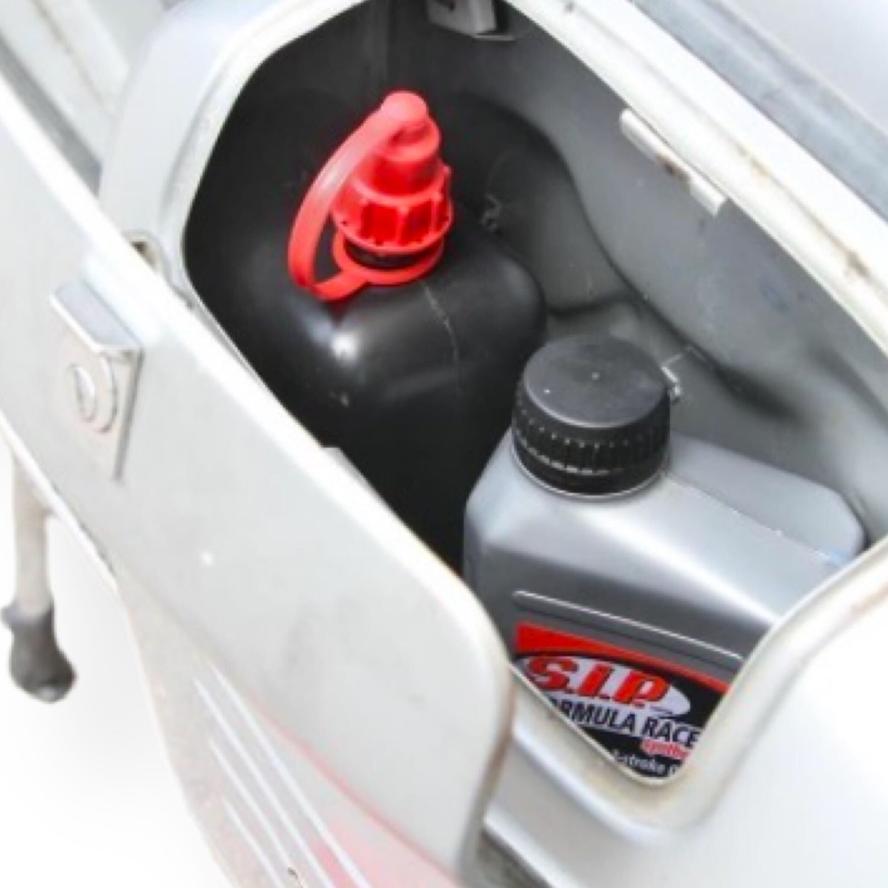 Vespa Lambretta Scooter Universal Mini Petrol Can & Spout 2 Litre
