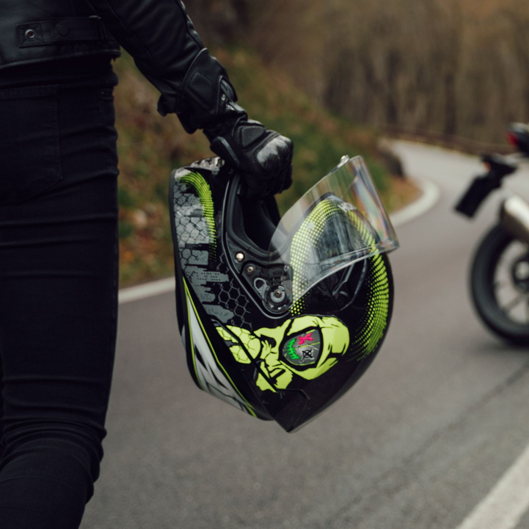 Airoh Connor Motorcycle Helmet - Gamer Gloss ECE 2206