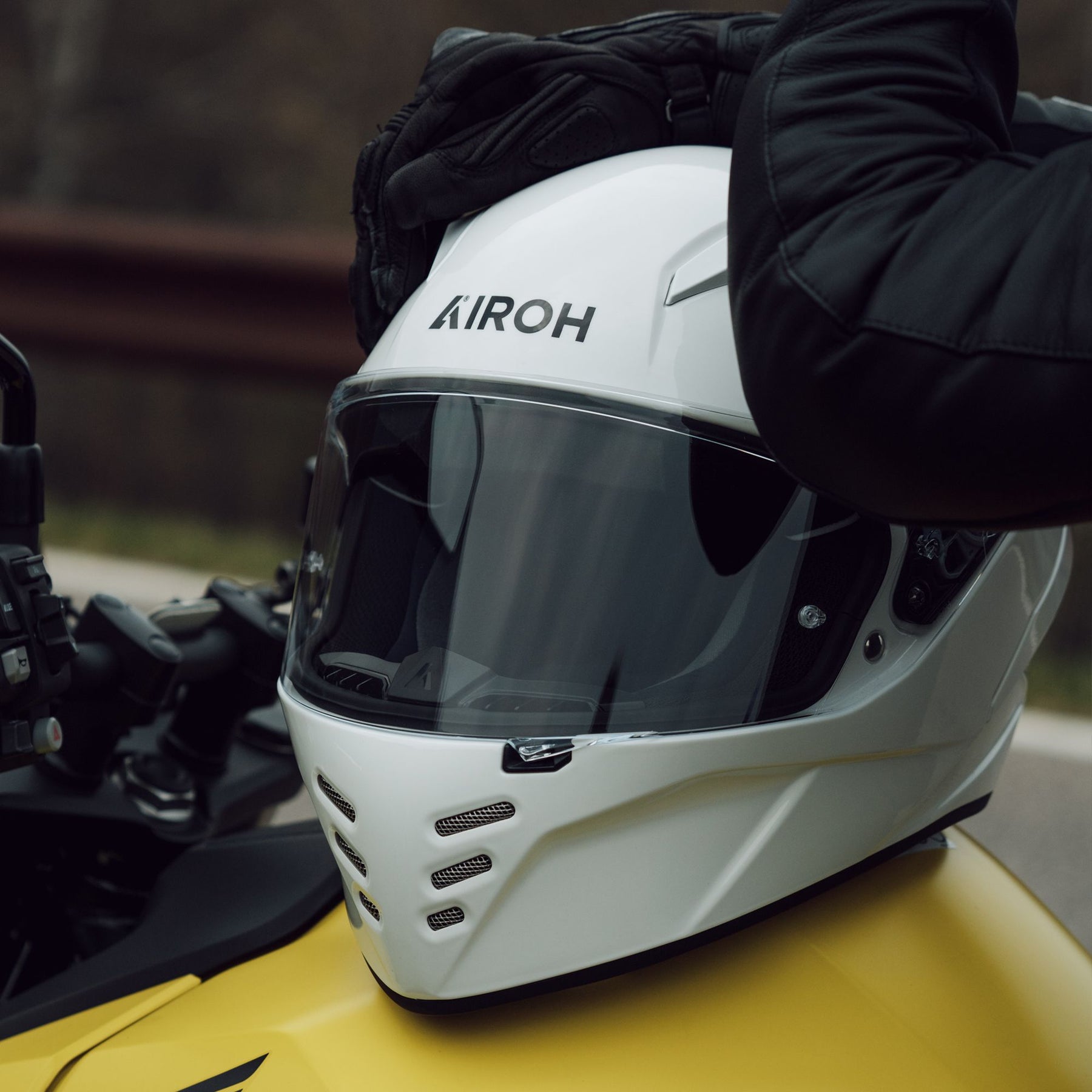 Airoh Connor Motorcycle Helmet - White Gloss ECE 2206