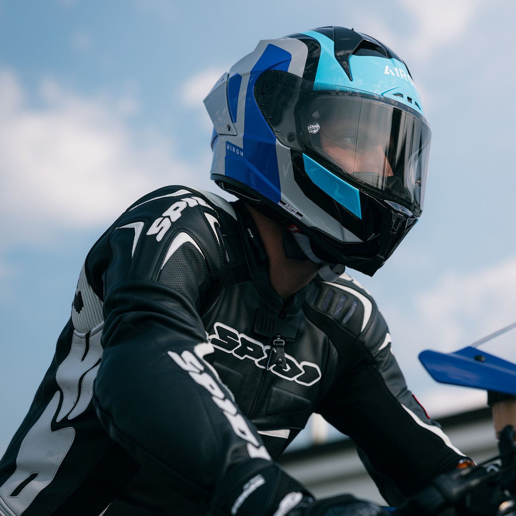 Airoh GP800 Motorcycle Helmet - Competition Blue Gloss ECE 2206