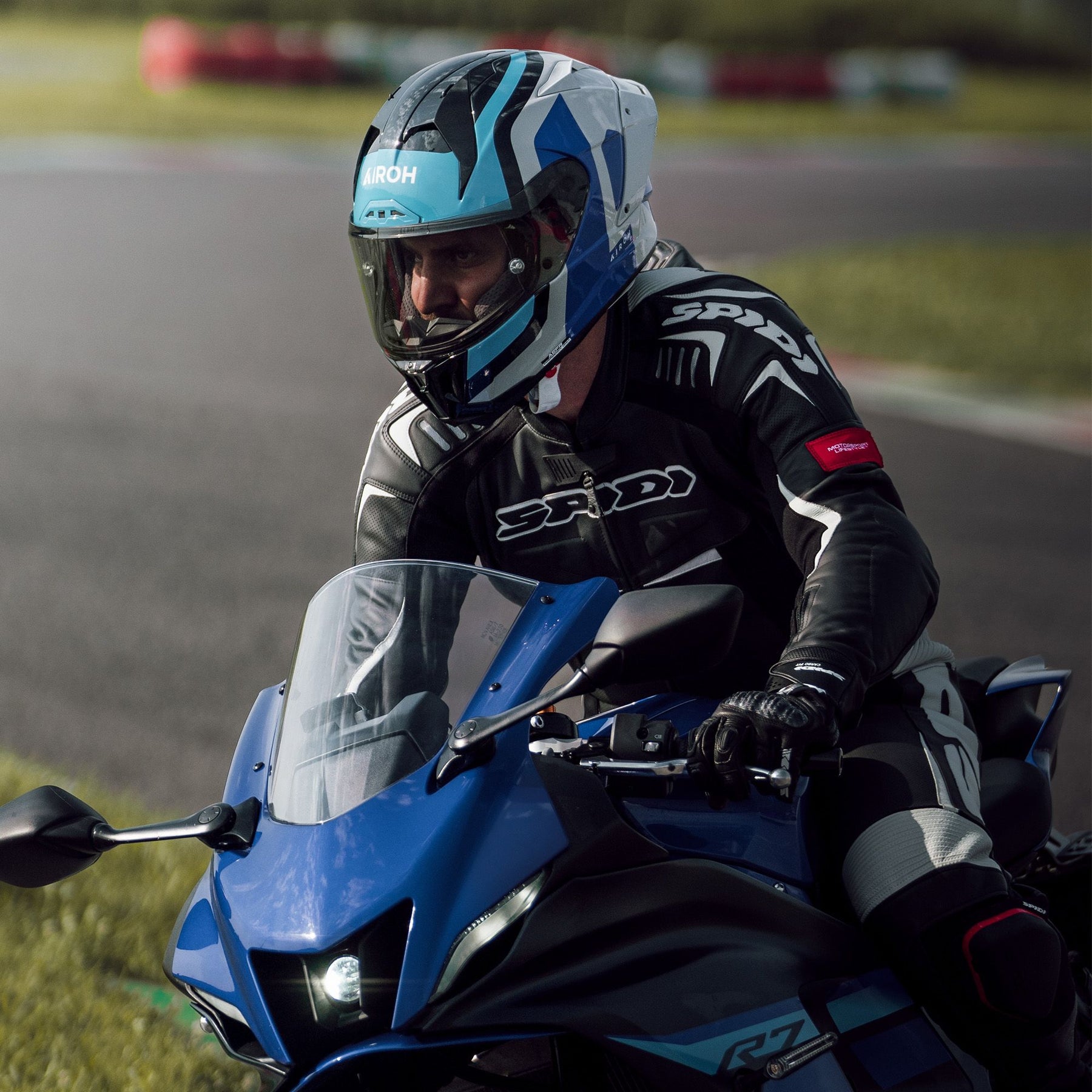 Airoh GP800 Motorcycle Helmet - Competition Blue Gloss ECE 2206